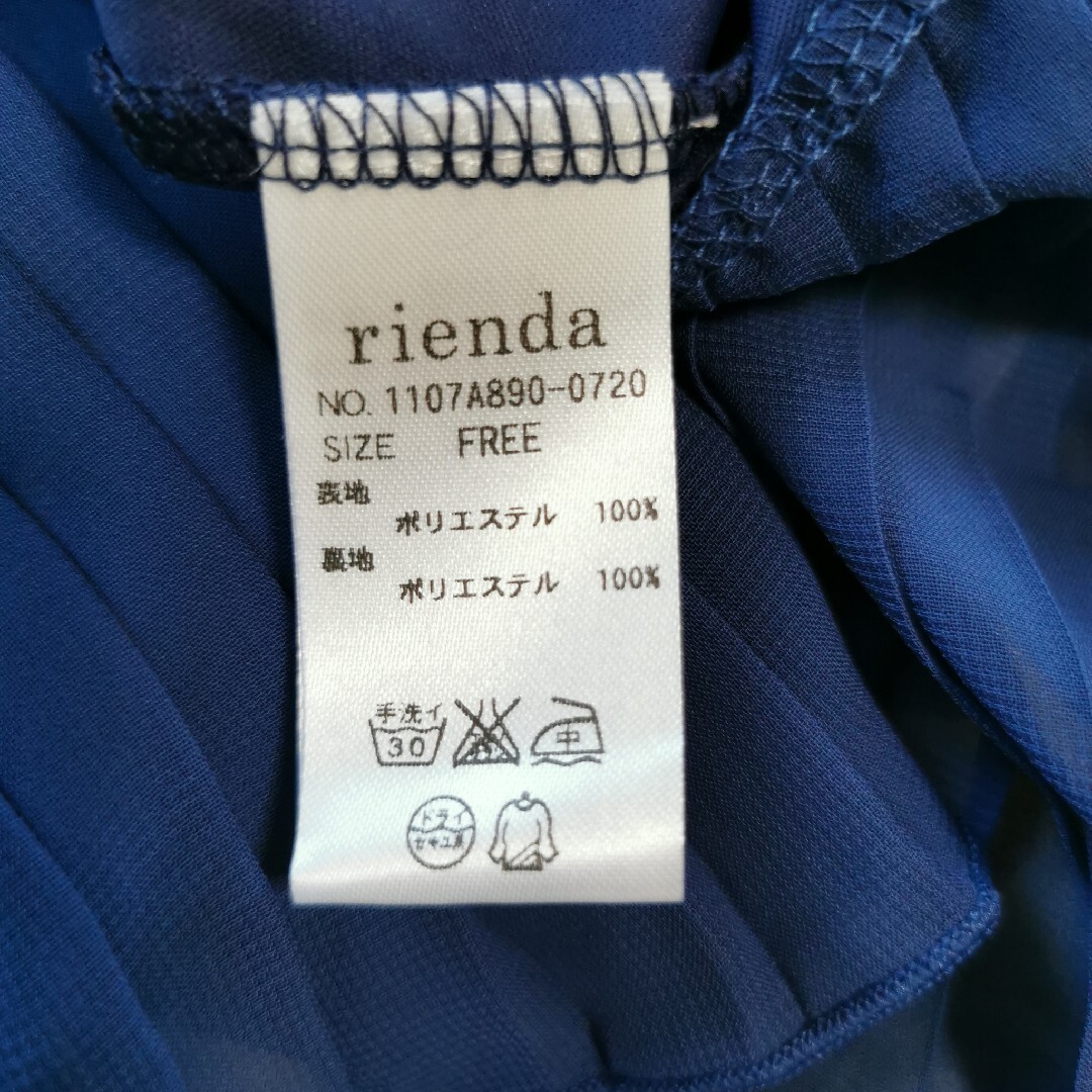 rienda(リエンダ)の【rienda】フラワー柄　レイヤードトップス　ネイビー　イエロー レディースのトップス(シャツ/ブラウス(長袖/七分))の商品写真