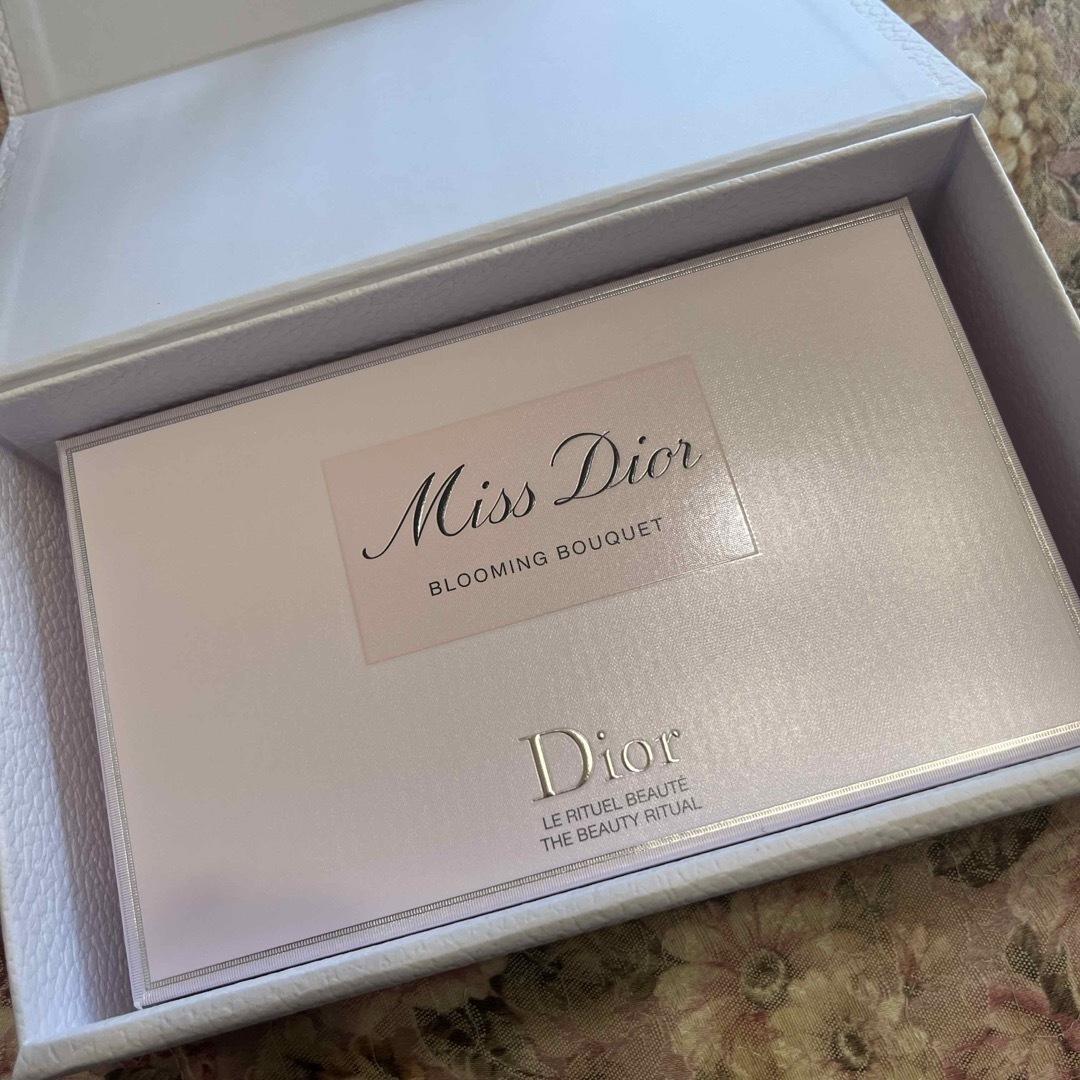 Dior(ディオール)の【新品未使用】ミスディオール コフレ 限定 DIOR コスメ/美容のキット/セット(コフレ/メイクアップセット)の商品写真