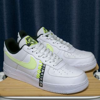 ナイキ 白スニーカー(イエロー/黄色系)の通販 40点 | NIKEを買うなら