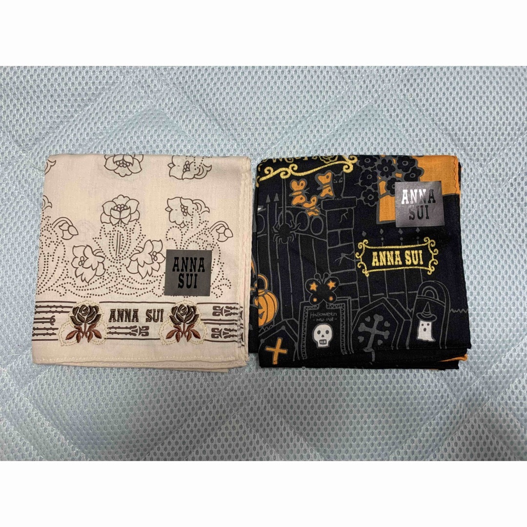 ANNA SUI(アナスイ)の新品☆ アナスイのバラ刺繍＆ハロウィーン柄のハンカチ２枚組 レディースのファッション小物(ハンカチ)の商品写真