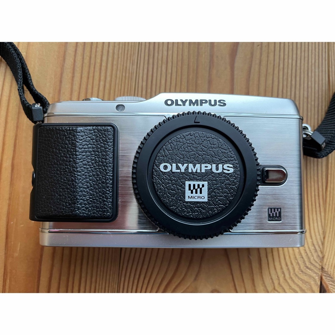 OLYMPUS(オリンパス)のOLYMPUS PEN E-P3 ツインレンズキット SILVER スマホ/家電/カメラのカメラ(ミラーレス一眼)の商品写真