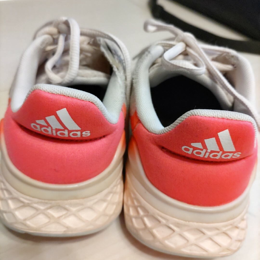 adidas(アディダス)のアディダス22.5cm レディースの靴/シューズ(スニーカー)の商品写真