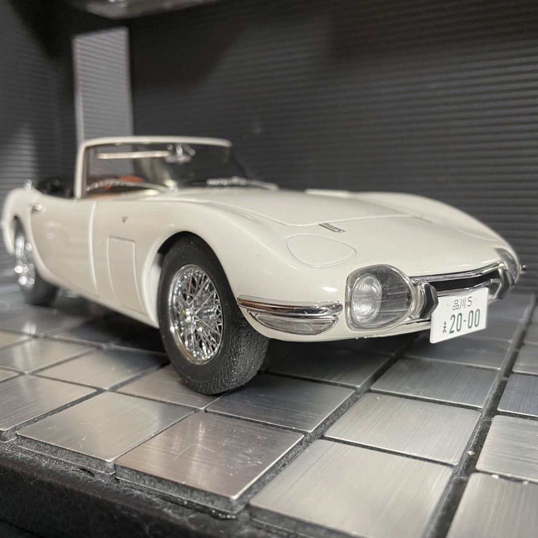 絶版 未展示品 オートアート1/18トヨタ2000GT 007は二度死ぬ