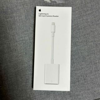 アップル(Apple)のApple Lightning  SDカード カメラリーダー MJYT2AM/A(PC周辺機器)