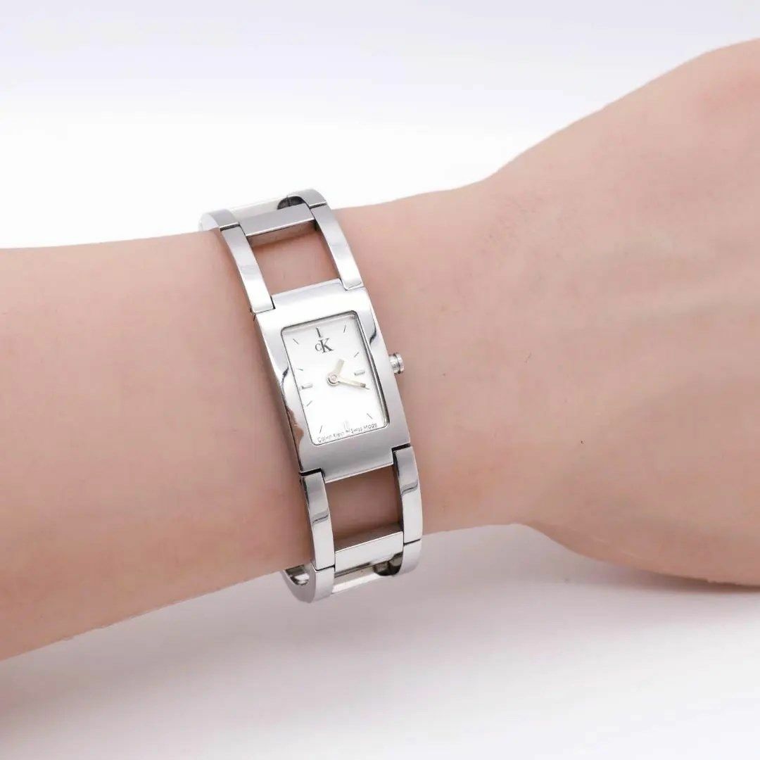 《美品》Calvin Klein 腕時計 シルバー バングル レディース b