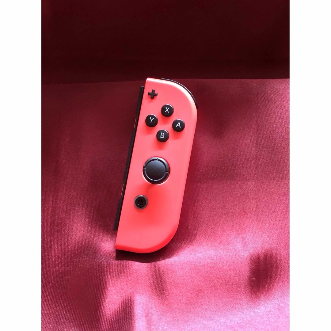 Nintendo Switch(ニンテンドースイッチ)の[安心保証]状態良品　純正ジョイコン　ネオンレッド Ｒ エンタメ/ホビーのゲームソフト/ゲーム機本体(その他)の商品写真