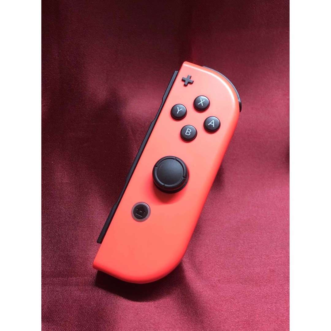 Nintendo Switch(ニンテンドースイッチ)の[安心保証]状態良品　純正ジョイコン　ネオンレッド Ｒ エンタメ/ホビーのゲームソフト/ゲーム機本体(その他)の商品写真