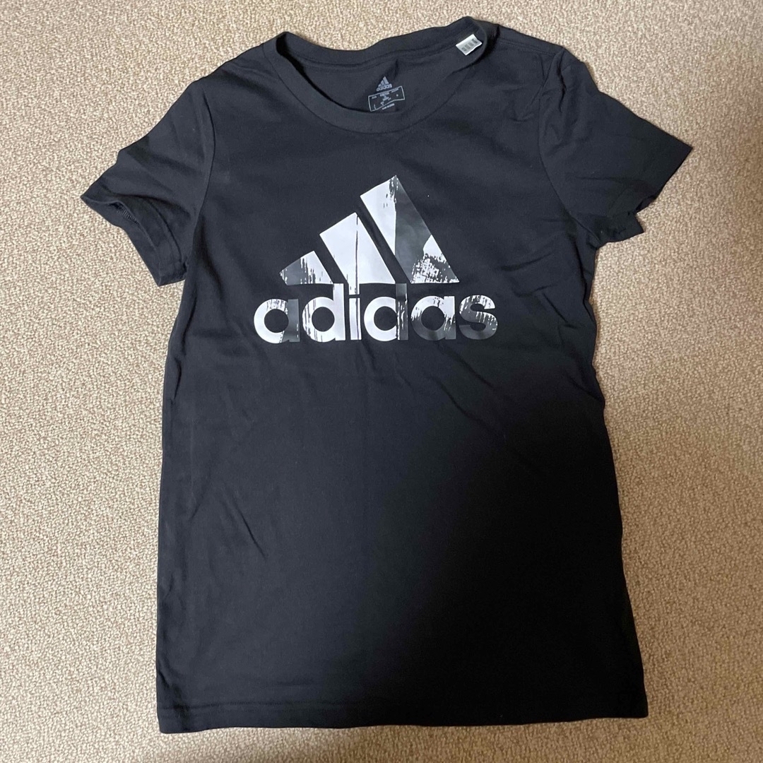 adidas(アディダス)のアディダス　プリントロゴ　半袖Tシャツ レディースのトップス(Tシャツ(半袖/袖なし))の商品写真