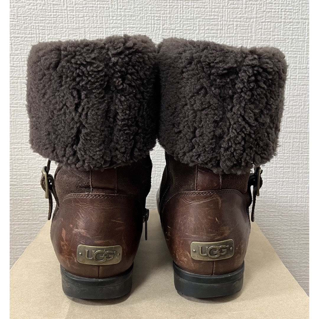 UGG(アグ)の【✨値下げ✨】UGG W BELLVUE Ⅲ ミドル丈ブーツ レディースの靴/シューズ(ブーツ)の商品写真