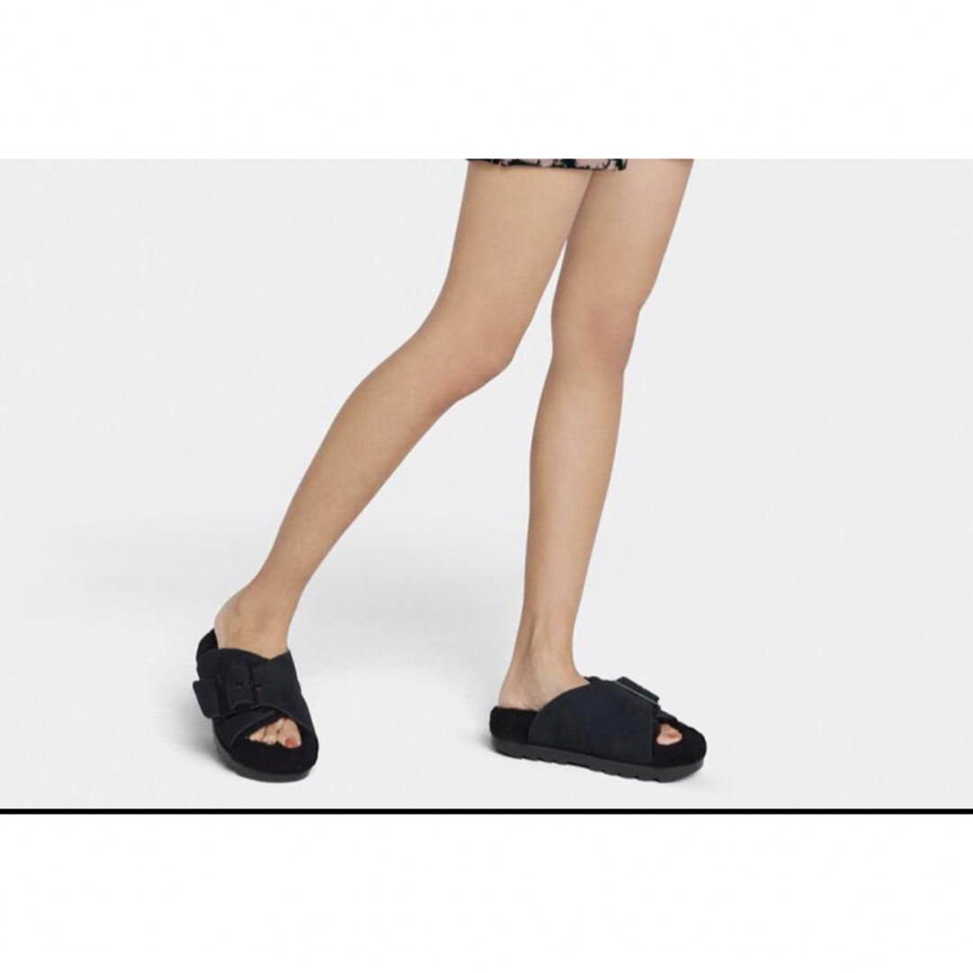 UGG アグ アウトスライド バックル ボア サンダル ブラック 黒
