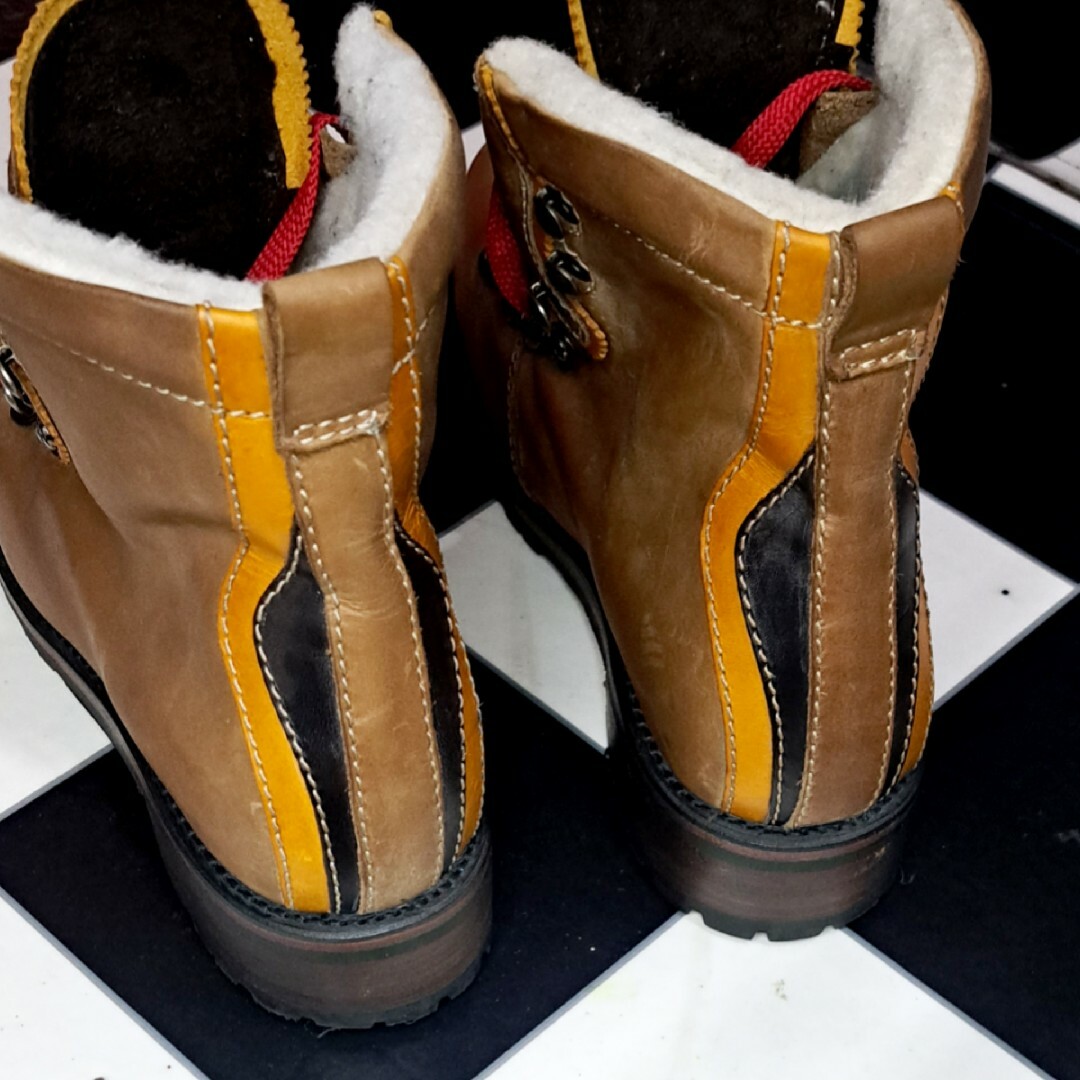 DSQUARED2(ディースクエアード)の【定価￥89,250】ディースクエアード　ムートンボア　マウンテンブーツ　42 メンズの靴/シューズ(ブーツ)の商品写真