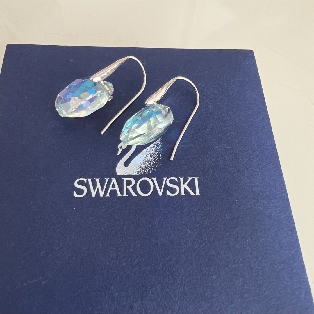 SWAROVSKI(スワロフスキー)のスワロフスキー　ドロップ　フック　ピアス　オーロラ レディースのアクセサリー(ピアス)の商品写真