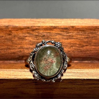 マイカガーデンクォーツ(赤　緑) 神秘的な世界観　925銀リング(フリーサイズ)(リング(指輪))