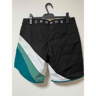 新品・未使用　CRONOS ショートパンツ