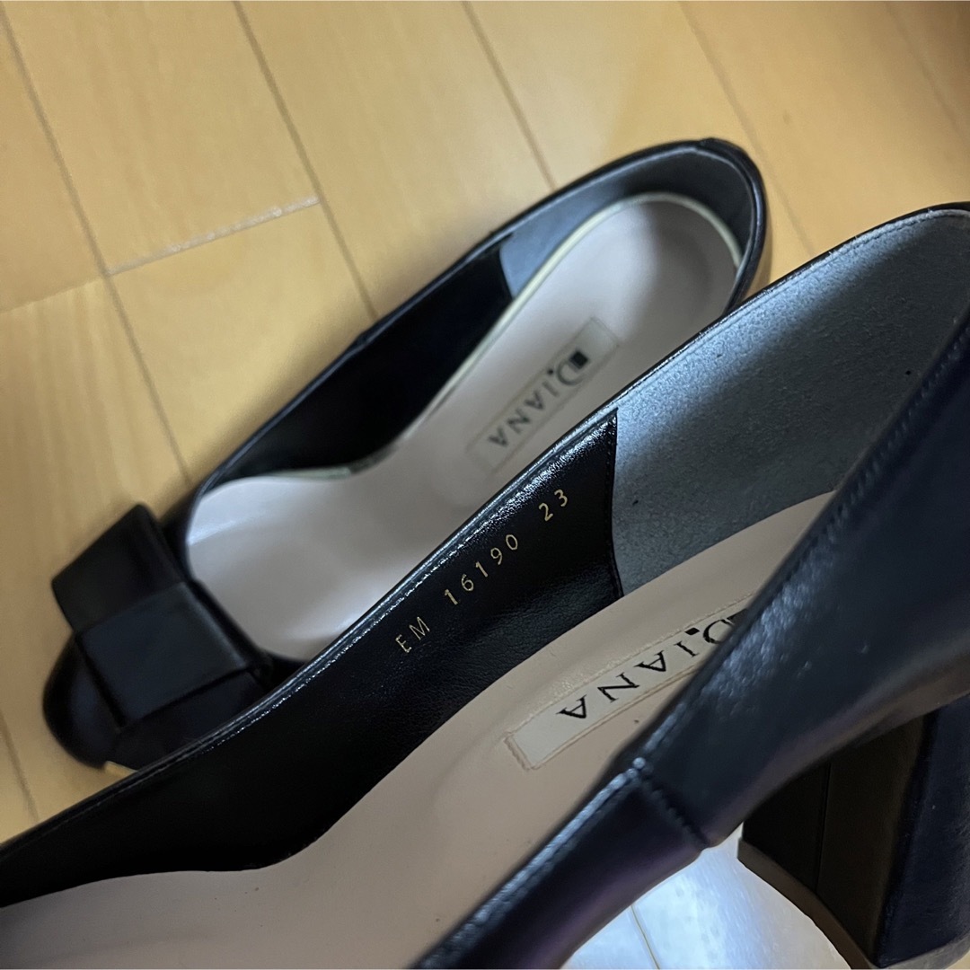 DIANA(ダイアナ)の美品 DIANA ダイアナ リボン フェミニンパンプス 23cm 黒 レディースの靴/シューズ(ハイヒール/パンプス)の商品写真