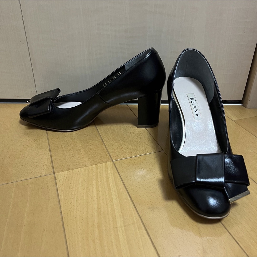 DIANA(ダイアナ)の美品 DIANA ダイアナ リボン フェミニンパンプス 23cm 黒 レディースの靴/シューズ(ハイヒール/パンプス)の商品写真