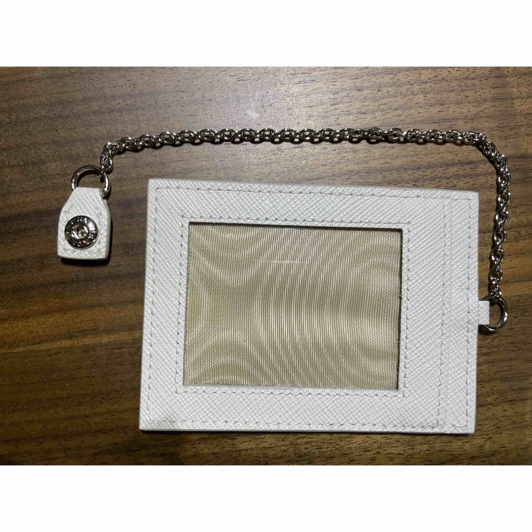 【PRADA】プラダ カードチェーン付き 長財布 ×サフィアーノ ホワイト