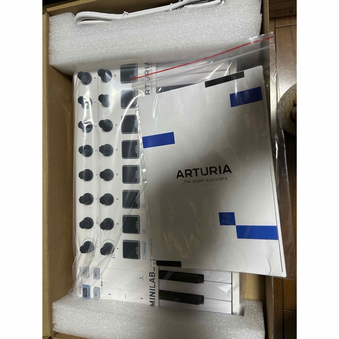 ARTURIA ( アートリア )MINILAB MK 2 MIDIキーボード 楽器のDTM/DAW(MIDIコントローラー)の商品写真