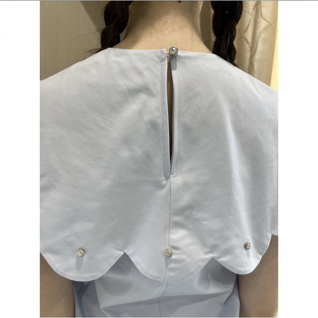 épine(エピヌ)の専用出品 epine bijou scallop blouse iceblue レディースのトップス(シャツ/ブラウス(半袖/袖なし))の商品写真