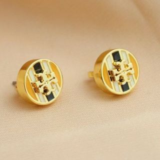 トリーバーチ(Tory Burch)のトリーバーチ　ピアス　ロゴ　ゴールド　おしゃれ　人気　新品　未使用(ピアス)