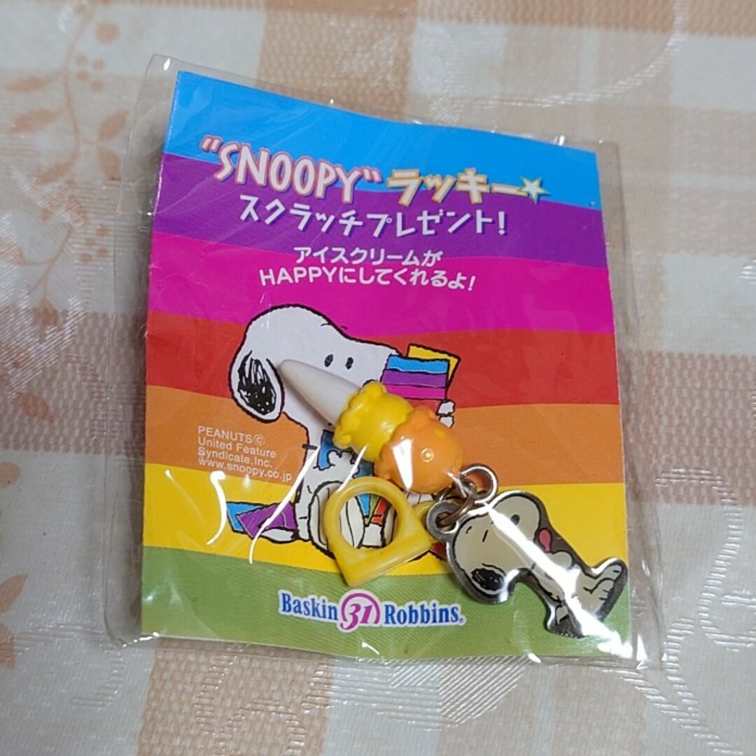 SNOOPY(スヌーピー)のスヌーピー　イヤホンジャックアクセサリー スマホ/家電/カメラのスマホアクセサリー(ストラップ/イヤホンジャック)の商品写真