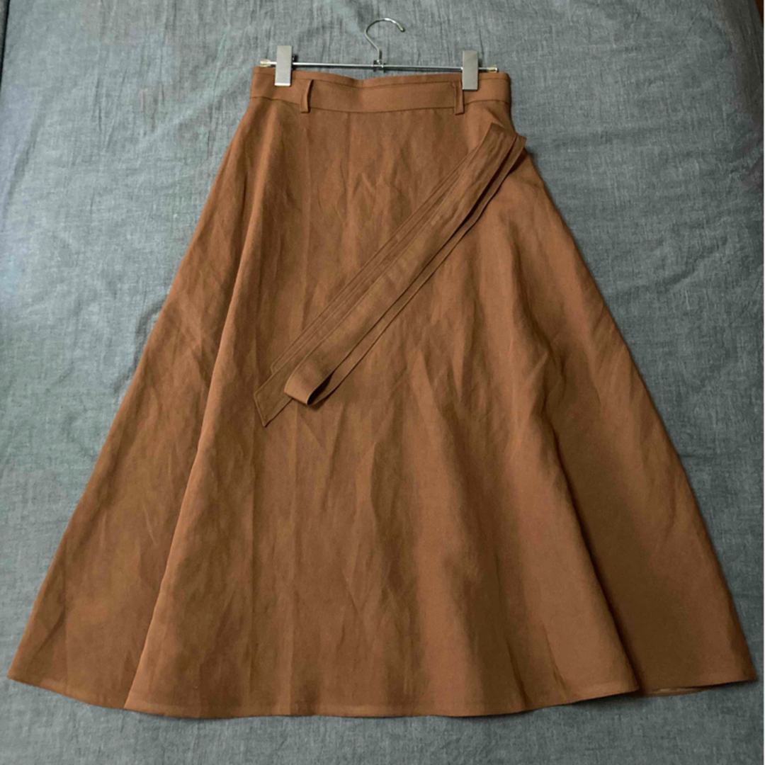 TOMORROWLAND(トゥモローランド)のトゥモローランド ボールジィ　ベルテッドスカート レディースのスカート(ロングスカート)の商品写真