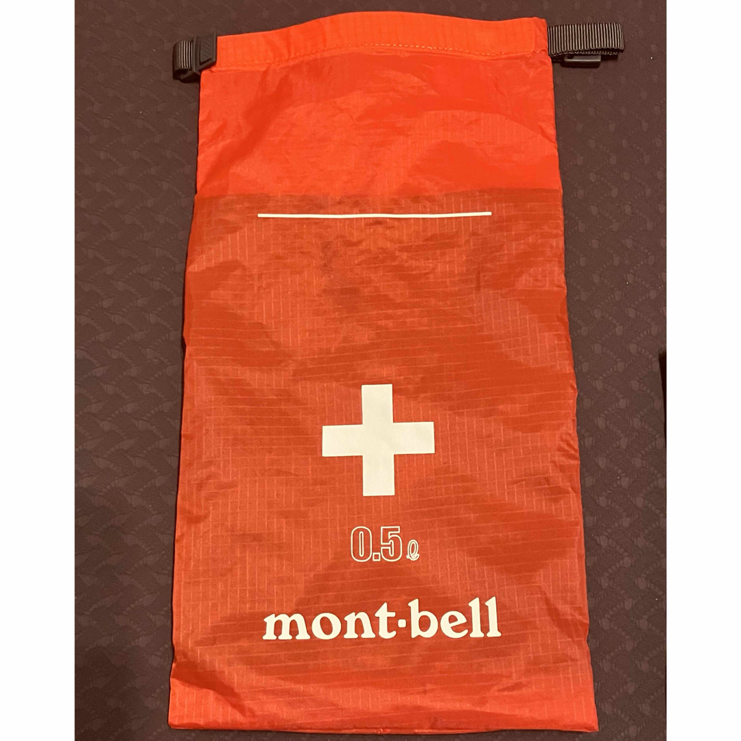 mont bell(モンベル)のモンベル  アクアペルファーストエイドバッグ0.5ℓ スポーツ/アウトドアのアウトドア(登山用品)の商品写真