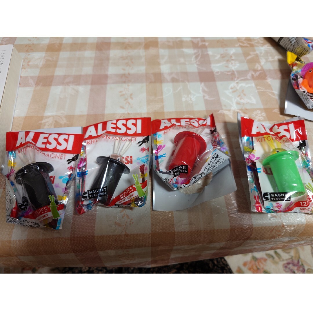 ALESSI(アレッシィ)のALESSI　キッチンマグネット8個セット エンタメ/ホビーのコレクション(ノベルティグッズ)の商品写真