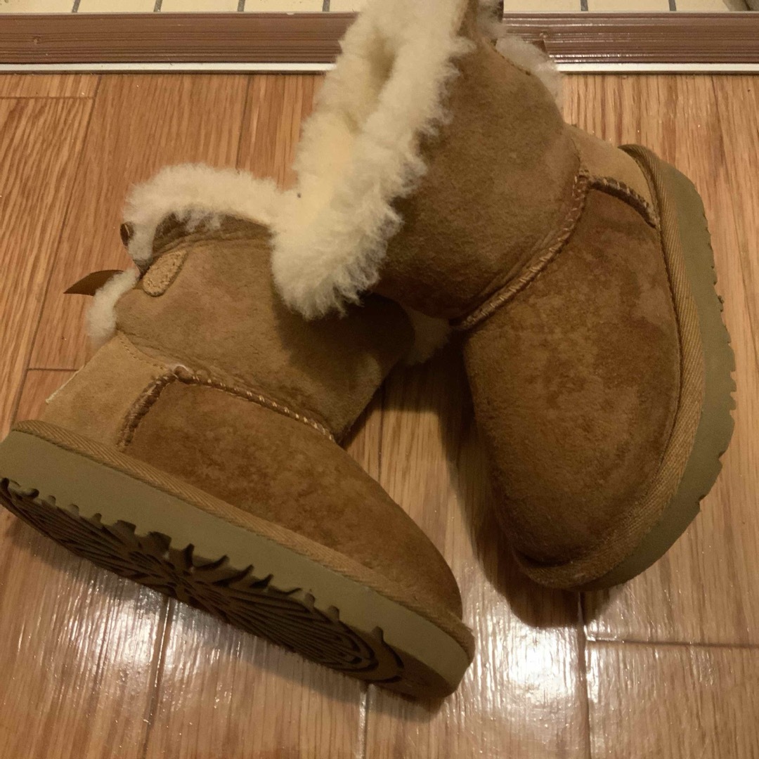 UGG(アグ)の正規品 アグ ミニベイリーボウ キッズ ブーツ 子ども ベビー 靴 キッズ/ベビー/マタニティのベビー靴/シューズ(~14cm)(ブーツ)の商品写真