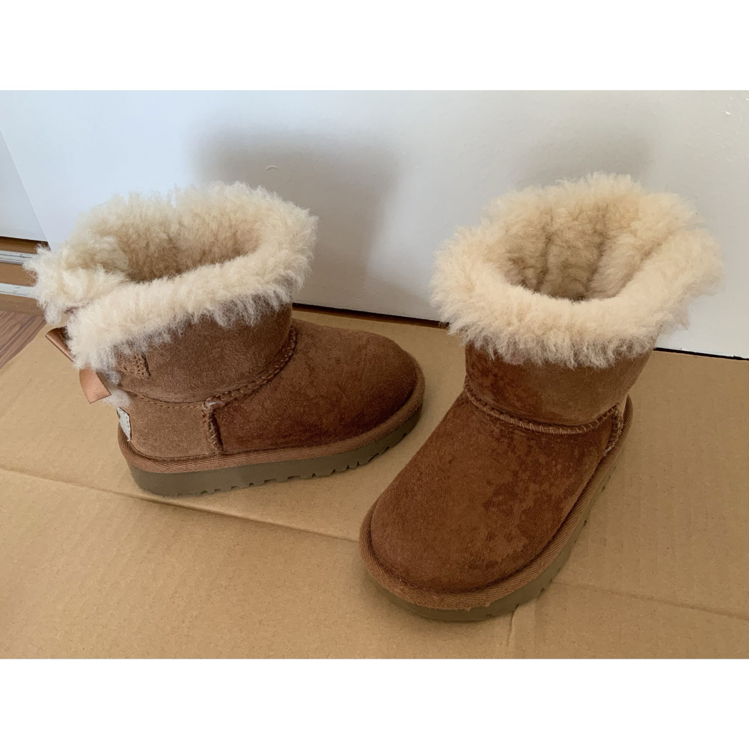 UGG(アグ)の正規品 アグ ミニベイリーボウ キッズ ブーツ 子ども ベビー 靴 キッズ/ベビー/マタニティのベビー靴/シューズ(~14cm)(ブーツ)の商品写真