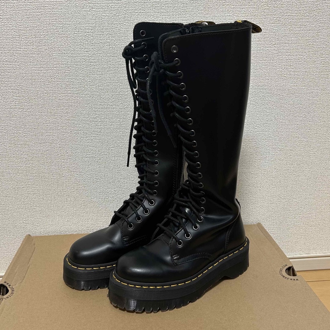 Dr.Martens(ドクターマーチン)のDr Martens 20ホール　厚底 レディースの靴/シューズ(ブーツ)の商品写真