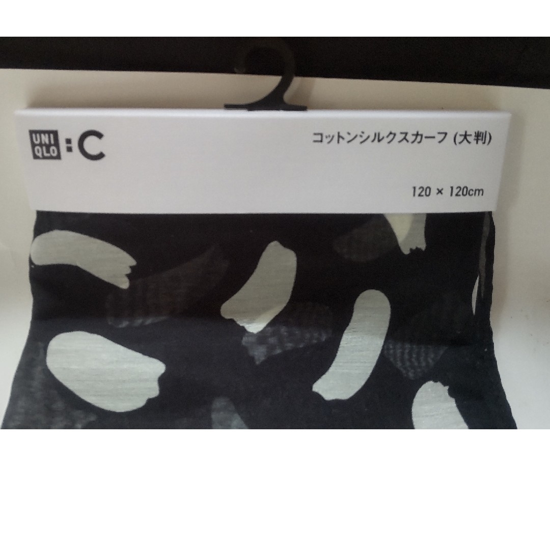UNIQLO(ユニクロ)の【新品タグ付】ユニクロC コットンシルクスカーフ（大判）黒 レディースのファッション小物(ストール/パシュミナ)の商品写真