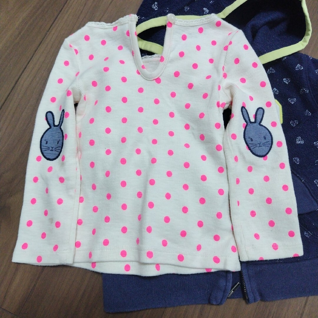 babyGAP(ベビーギャップ)の女の子　パーカー　ロンＴ　90 キッズ/ベビー/マタニティのキッズ服女の子用(90cm~)(Tシャツ/カットソー)の商品写真