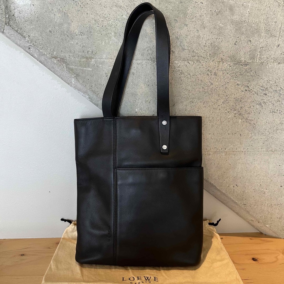 LOEWE(ロエベ)のLOEWE トートバッグ ナパカーフ　ブラック　型押しロゴ　シルバー金具 レディースのバッグ(トートバッグ)の商品写真