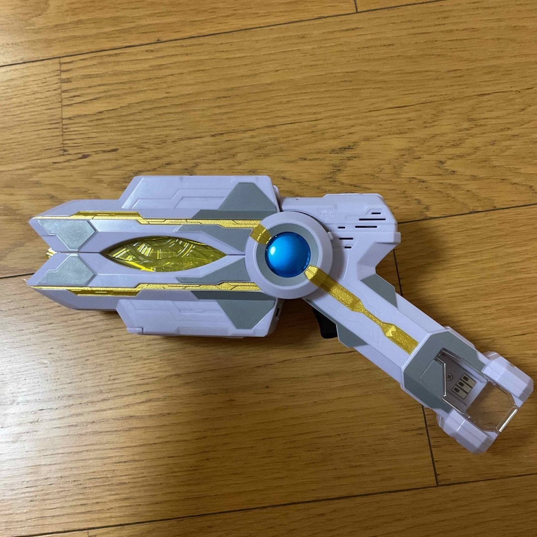 BANDAI(バンダイ)のウルトラマントリガー　ガッツ　スーパークレンス エンタメ/ホビーのおもちゃ/ぬいぐるみ(キャラクターグッズ)の商品写真