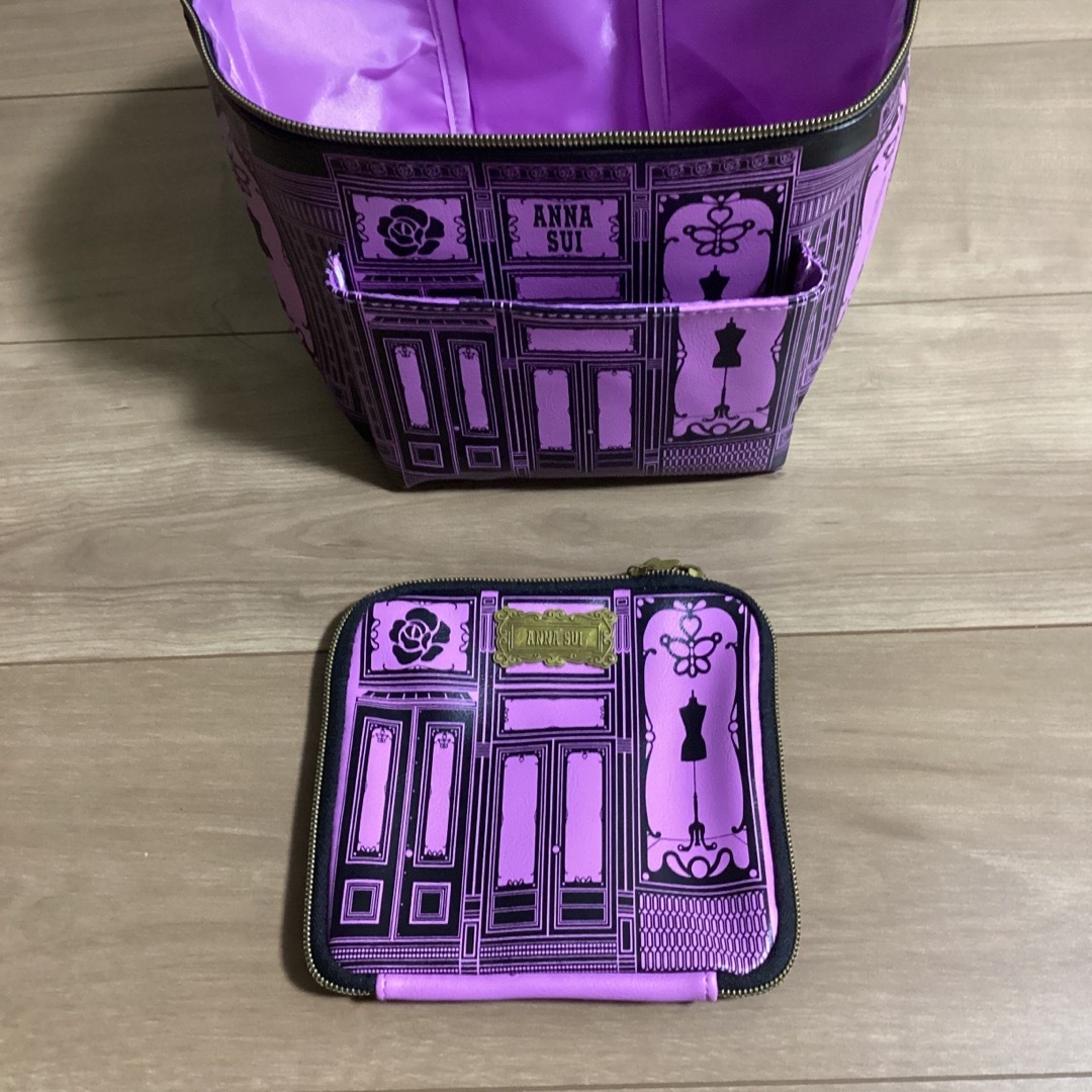 ANNA SUI(アナスイ)のアナスイ　バニティケース　ポーチ付き　新品未使用 レディースのファッション小物(ポーチ)の商品写真