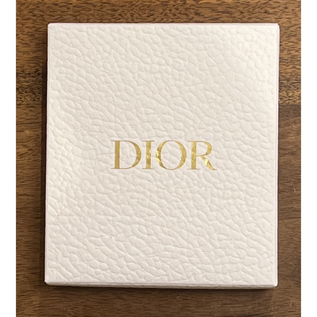 Christian Dior(クリスチャンディオール)のDior ディオール ノベルティ ピンバッジセット　新品未使用品  レディースのアクセサリー(ブローチ/コサージュ)の商品写真