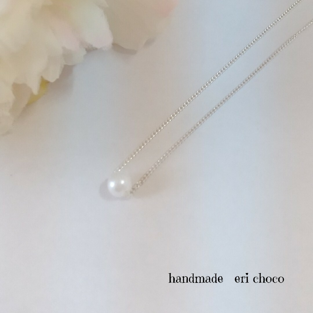 小ぶりなホワイトパールのシンプルネックレス ハンドメイドのアクセサリー(ネックレス)の商品写真