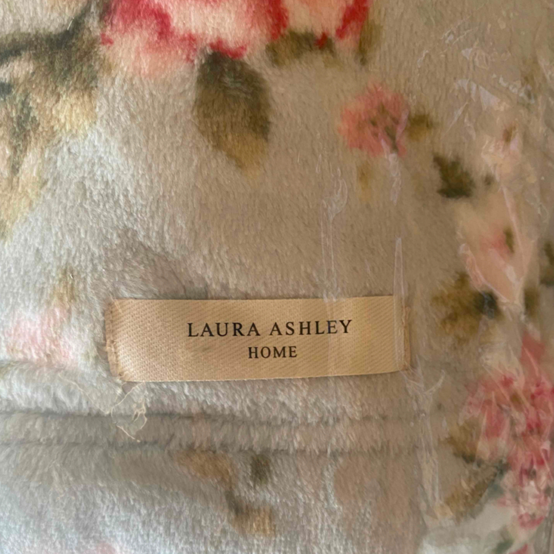 LAURA ASHLEY(ローラアシュレイ)の【新品・未使用】LAURA ASHLEY ローラアシュレイ ブランケット 毛布 インテリア/住まい/日用品の寝具(毛布)の商品写真