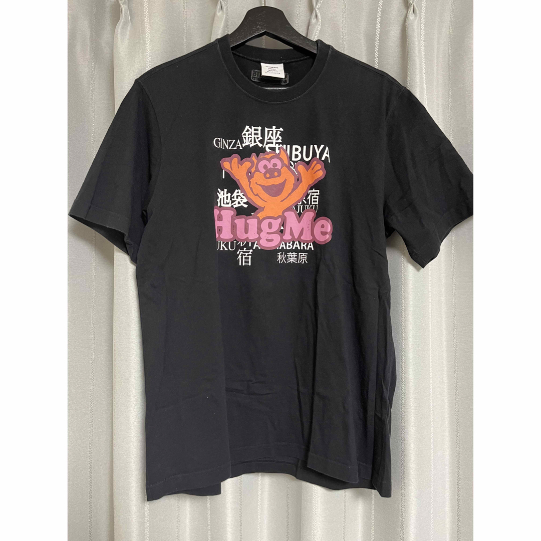 VETEMENTS(ヴェトモン)のVETEMENTS ヴェトモン HugMe Tシャツ レディースのトップス(Tシャツ(半袖/袖なし))の商品写真