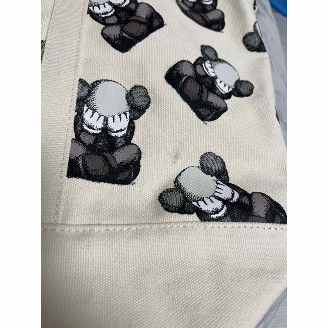 UNIQLO(ユニクロ)のKAWS ユニクロ トートバッグ メンズのバッグ(トートバッグ)の商品写真