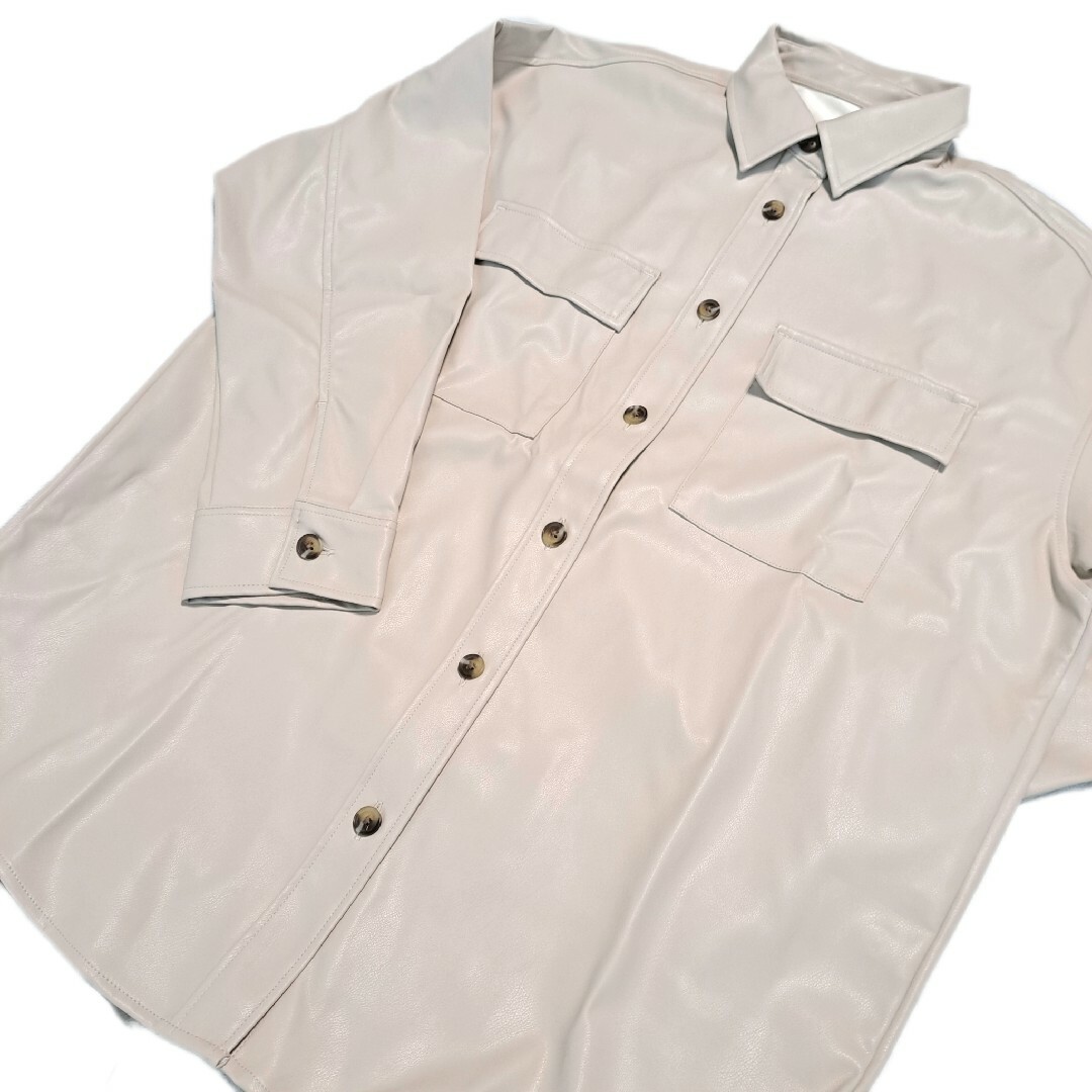 GU(ジーユー)の【新品未使用】GU フェイクレザーダブルポケットシャツ レザーシャツ ジャケット レディースのジャケット/アウター(ライダースジャケット)の商品写真