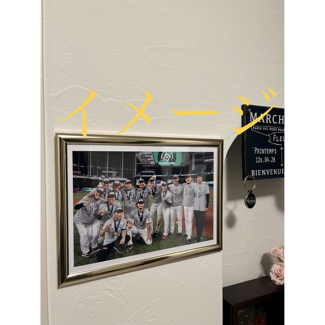 MLB(メジャーリーグベースボール)の大谷翔平　ホームラン３号　初カブト！2023年　フレームカラーゴールドA4サイズ スポーツ/アウトドアの野球(記念品/関連グッズ)の商品写真