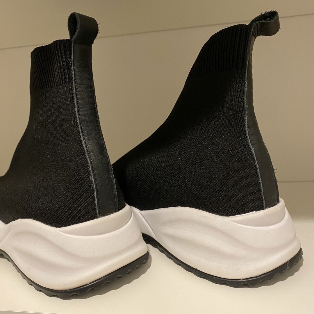 リザード ReZARD ロゴレスホワイトソールニットブーツ （ヒカルブラック） レディースの靴/シューズ(スニーカー)の商品写真
