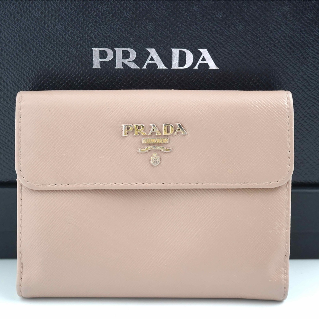 美品✨プラダPRADA 二つ折り　財布　サフィアーノレザー　ベージュサフィアーノレザー