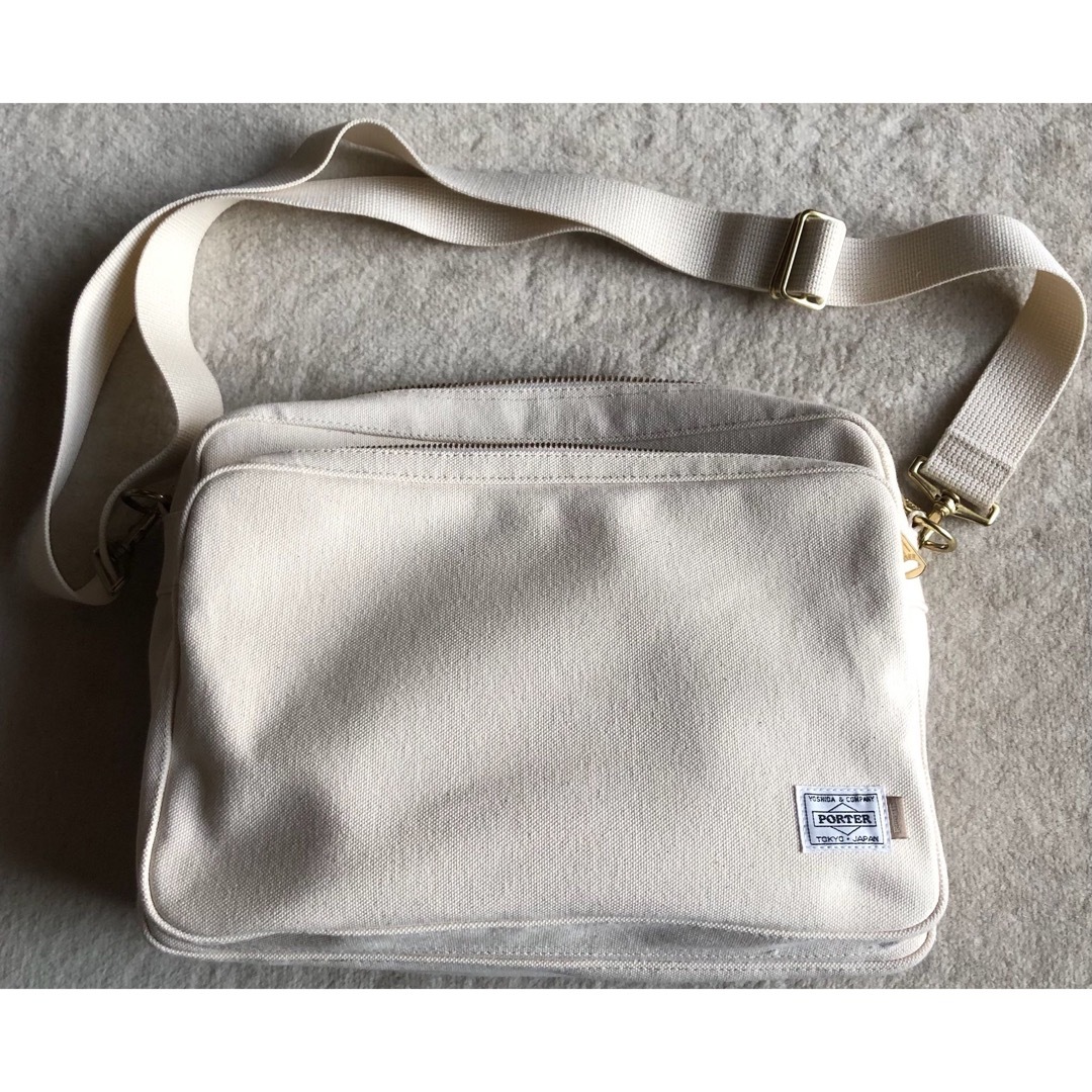 PORTER(ポーター)のporter jjjjound passport bag Large 白 メンズのバッグ(ショルダーバッグ)の商品写真