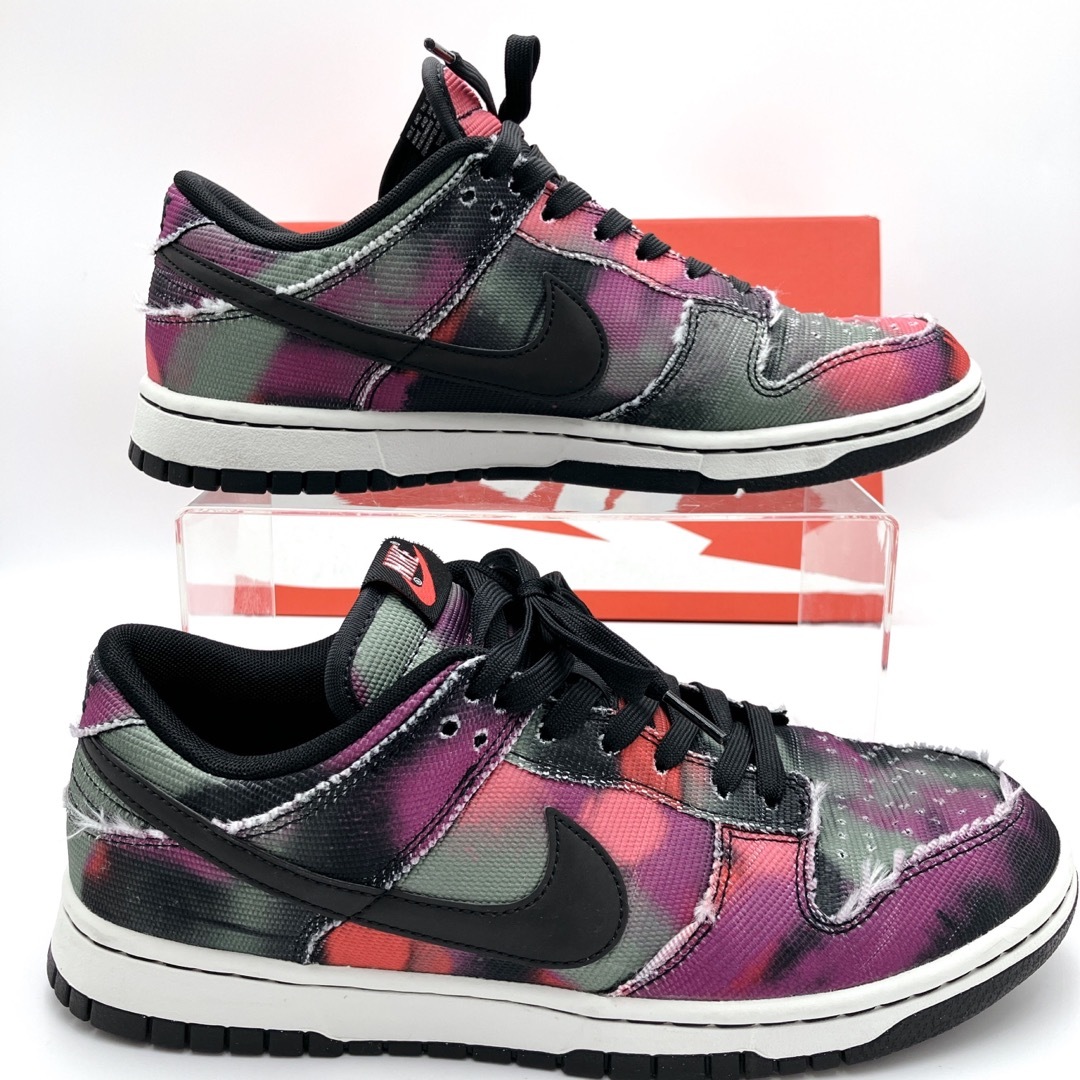 NIKE(ナイキ)のDunk Low Graffiti pink Black ダンクロー レトロ メンズの靴/シューズ(スニーカー)の商品写真