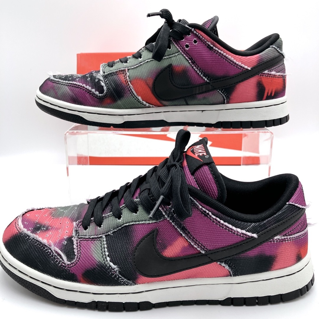 NIKE(ナイキ)のDunk Low Graffiti pink Black ダンクロー レトロ メンズの靴/シューズ(スニーカー)の商品写真