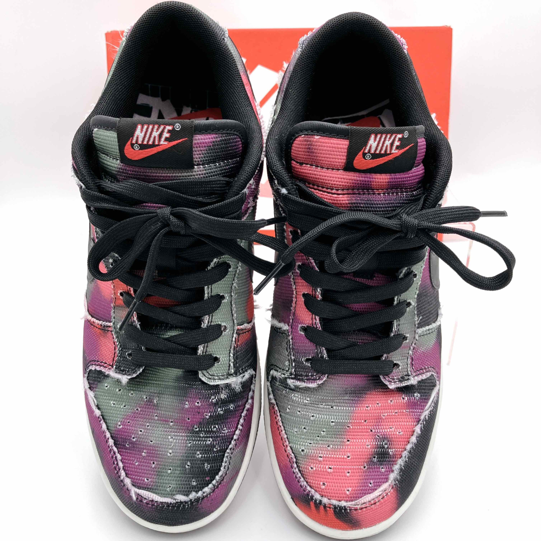 NIKE(ナイキ)のDunk Low Graffiti pink Black ダンクロー レトロ メンズの靴/シューズ(スニーカー)の商品写真