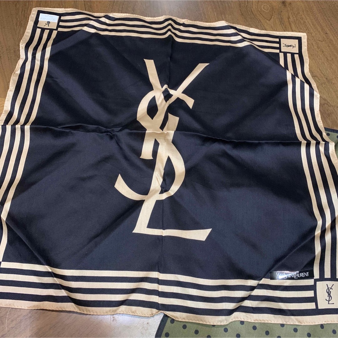 Yves Saint Laurent(イヴサンローラン)の値下げしました‼︎ イヴ・サンローラン　ハンカチ　2枚セット レディースのファッション小物(ハンカチ)の商品写真